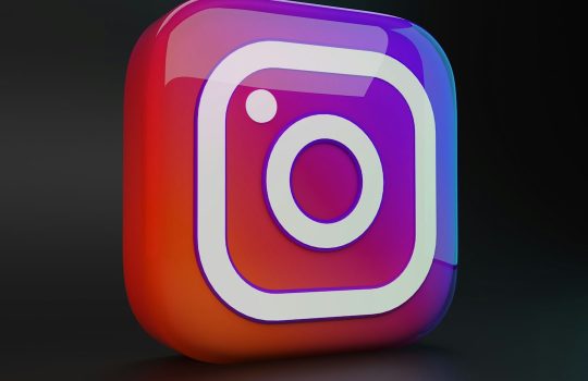 Instagram DMs Showing Black Screen? Causes and Fixes