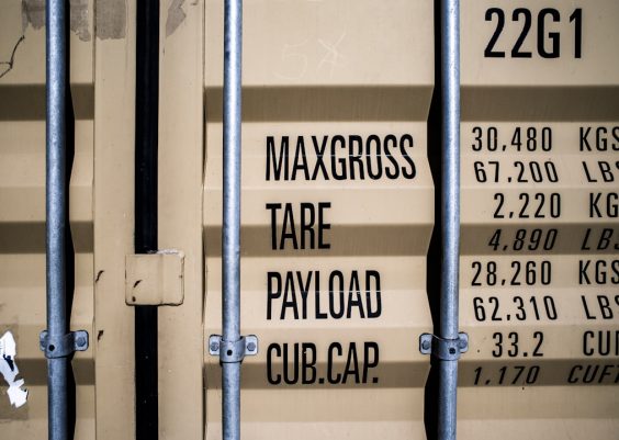 What are the key differences between payroll software for salaried vs. hourly employees?