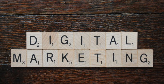 Top 12 QR Code Tools with Built-In Tracking That Marketers on Reddit Use to Measure Engagement