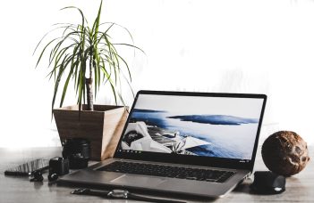 How to Force Quit Frozen Apps on Windows 11 and 10 (4 Fast Ways)