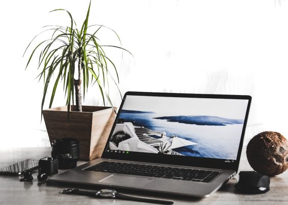 How to Force Quit Frozen Apps on Windows 11 and 10 (4 Fast Ways)