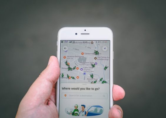 AI Tools That Compete With ChatGPT (Free & Paid)