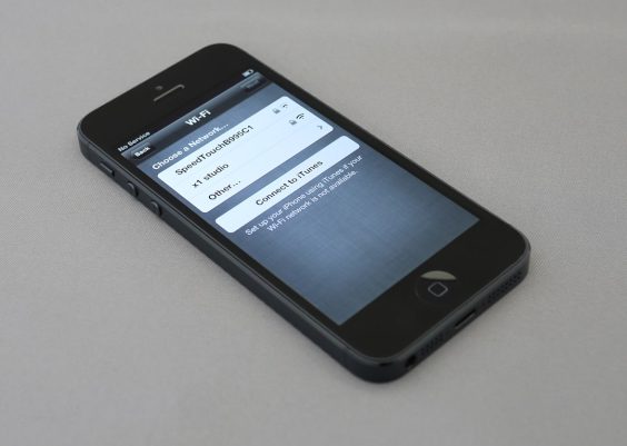 How to transfer files from Android to iPhone without losing data