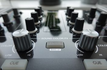 Should Background Vocals Be Panned? BandLab Guide