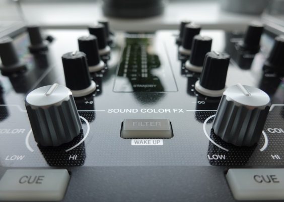 Should Background Vocals Be Panned? BandLab Guide