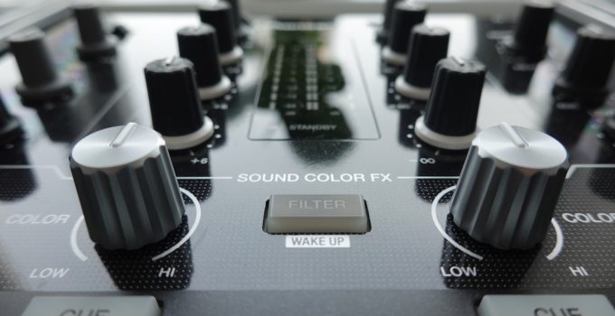 Should Background Vocals Be Panned? BandLab Guide