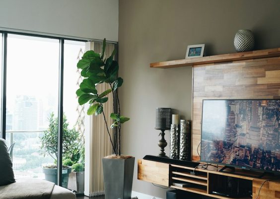 High‑Ceiling Chandelier Reviews: Combining Elegance with Practical Lighting