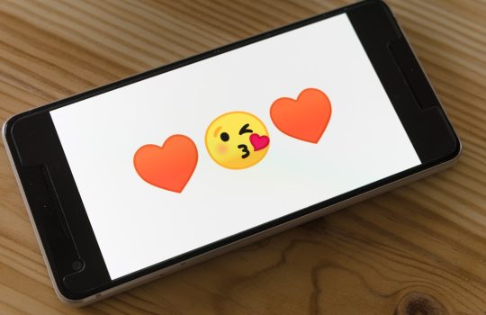 What Does “No Cap / Cap” Mean in Text & Social Media in 2025? — Slang Deep Dive Based on Community Posts