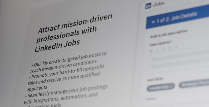 Apollo.io vs. HubSpot: How to Build a Sales Outreach Process That Converts