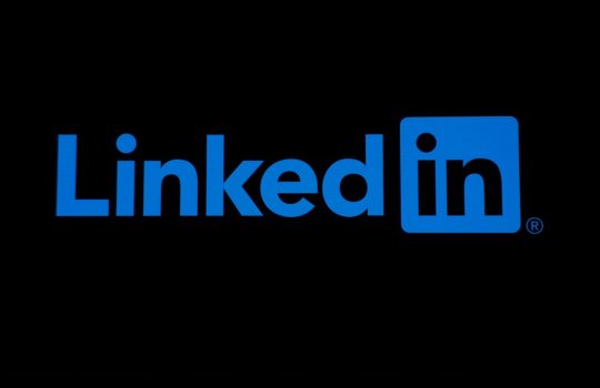 Top LinkedIn Bio Examples and How to Craft Yours to Generate Leads, Build Authority, and Grow Your Network