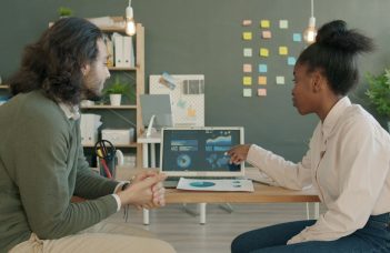 App Audience Analytics Software: Amplitude vs Mixpanel for Analyzing App Audiences