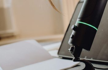 Voice Assistant Software With AI-Powered Voice Commands