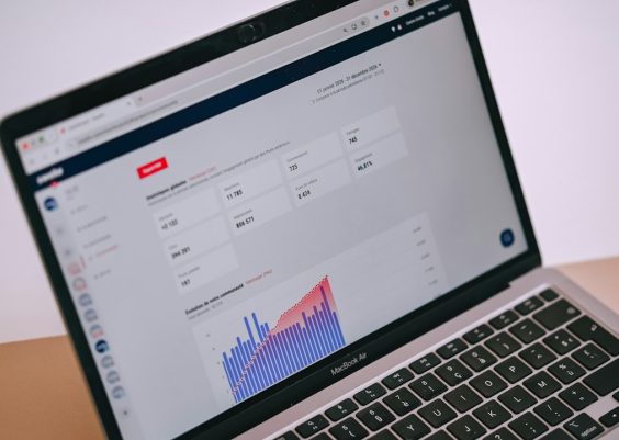 Public Relations Report: Muck Rack vs Cision for Creating PR Reports