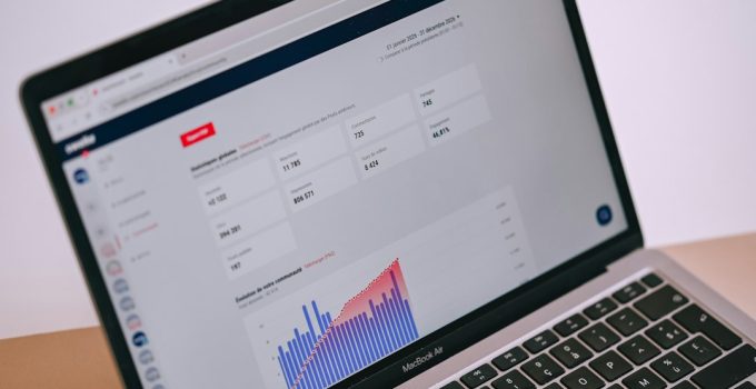 Public Relations Report: Muck Rack vs Cision for Creating PR Reports
