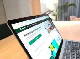 How to Embed GIF Links Correctly