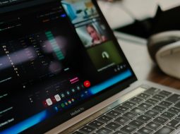 Passive Communication: Slack vs Microsoft Teams for Improving Workplace Communication