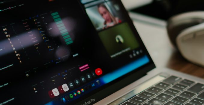Passive Communication: Slack vs Microsoft Teams for Improving Workplace Communication