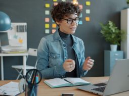 Selling Techniques: Gong vs Mindtickle and Other Tools for Practicing and Improving Modern Sales Conversations