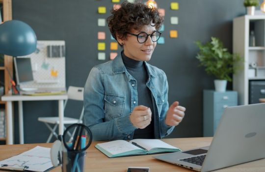 Selling Techniques: Gong vs Mindtickle and Other Tools for Practicing and Improving Modern Sales Conversations