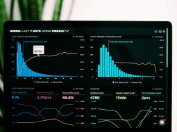 Apollo.io vs. LinkedIn Sales Navigator: How to Find New B2B Clients