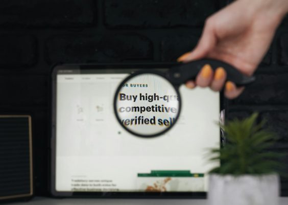 Apollo.io vs. ZoomInfo: Which Sales Intelligence Tool Helps Reps Find Better Leads?